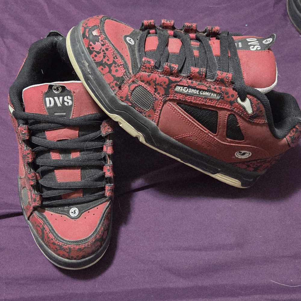 Dvs Bexley Heir Red Skull Paisley Sneakers Size 10 US Mens Rare Shoes